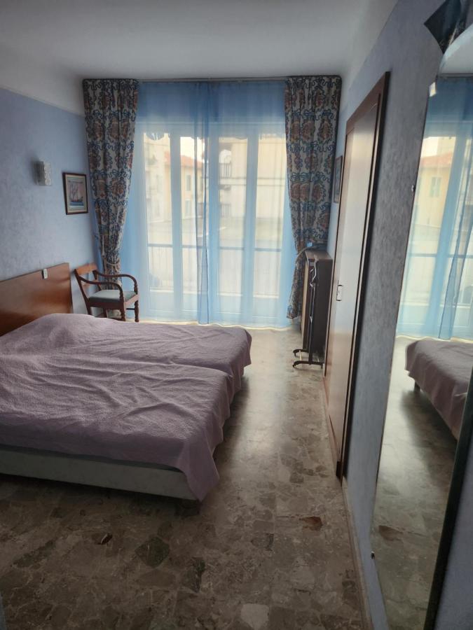 Big Apart 140M2 5Min Walk To Beach Sea &Promenade 3 Double Rooms,Big Living Room 42M2, 3 Showers,9 Beds, Free Parking Niza Exterior foto