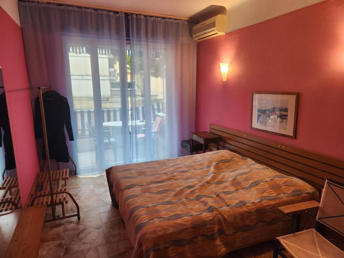 Big Apart 140M2 5Min Walk To Beach Sea &Promenade 3 Double Rooms,Big Living Room 42M2, 3 Showers,9 Beds, Free Parking Niza Exterior foto